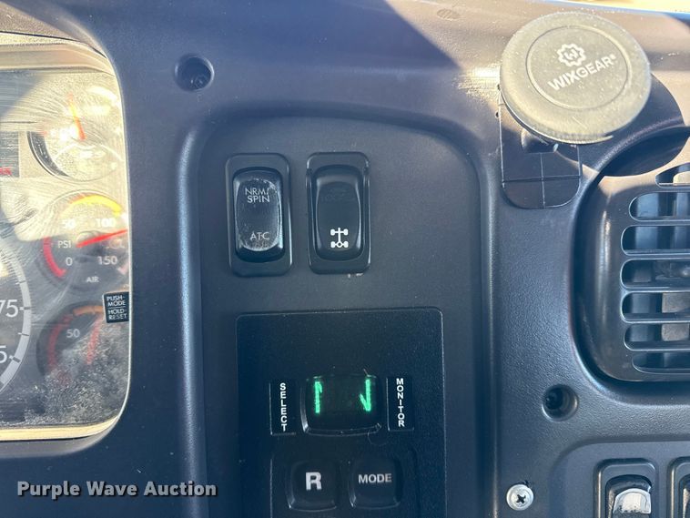 image for item EG1967 2016 Freightliner Business Class M2 rollback truck