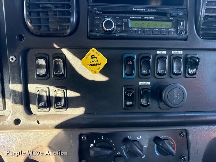 image for item EG1967 2016 Freightliner Business Class M2 rollback truck