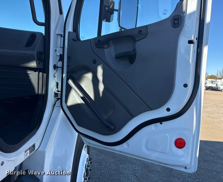 image for item EG1967 2016 Freightliner Business Class M2 rollback truck