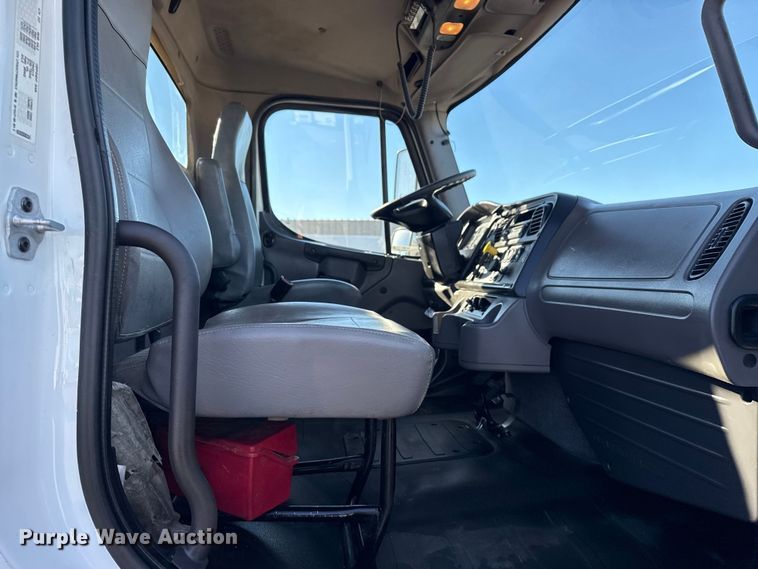 image for item EG1967 2016 Freightliner Business Class M2 rollback truck