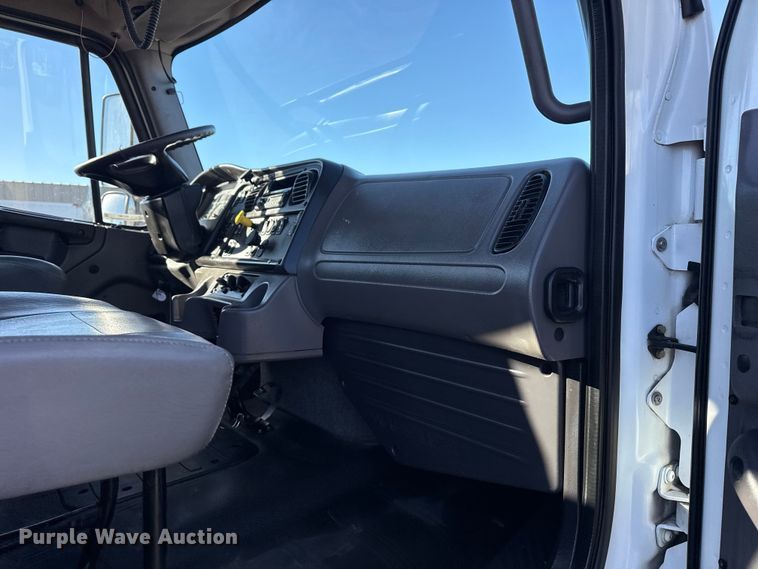 image for item EG1967 2016 Freightliner Business Class M2 rollback truck