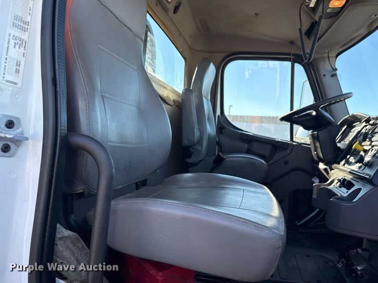 image for item EG1967 2016 Freightliner Business Class M2 rollback truck