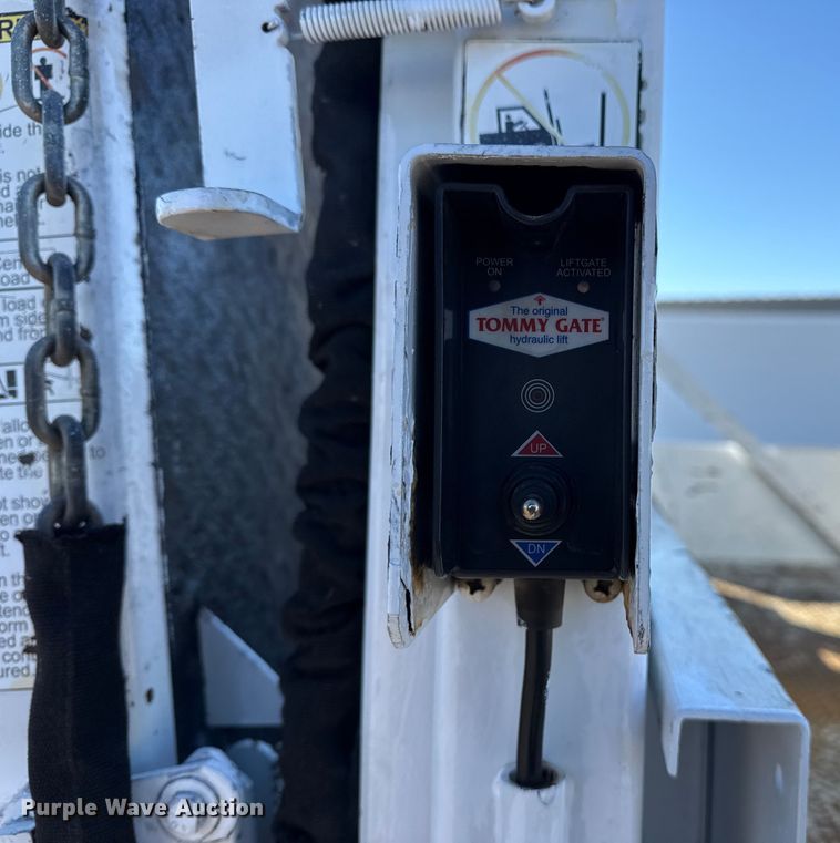 image for item EG1969 2016 Dodge Ram 4500HD Crew Cab flatbed pickup truck