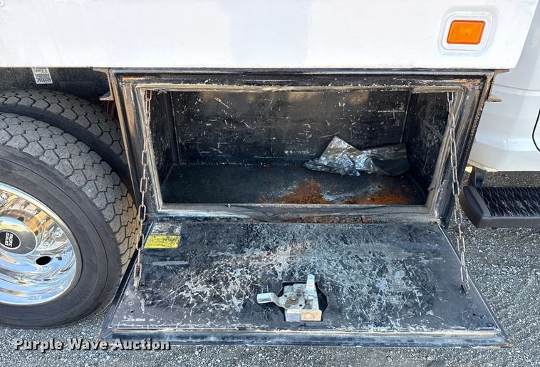 image for item EG1969 2016 Dodge Ram 4500HD Crew Cab flatbed pickup truck