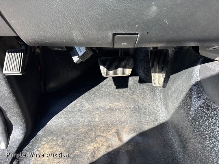 image for item EG1969 2016 Dodge Ram 4500HD Crew Cab flatbed pickup truck