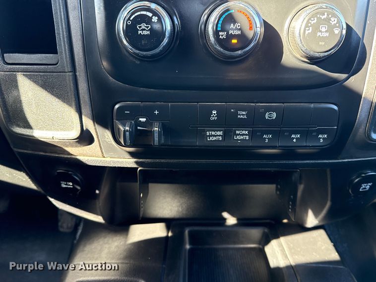 image for item EG1969 2016 Dodge Ram 4500HD Crew Cab flatbed pickup truck