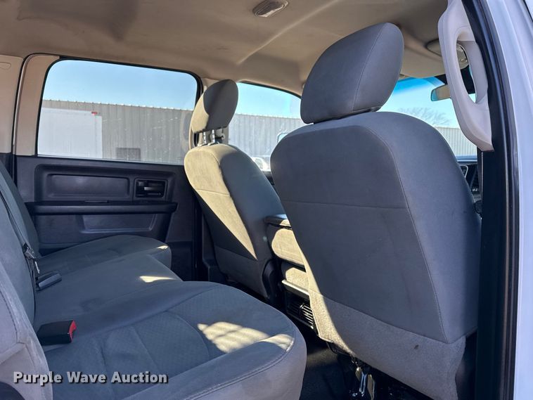 image for item EG1969 2016 Dodge Ram 4500HD Crew Cab flatbed pickup truck