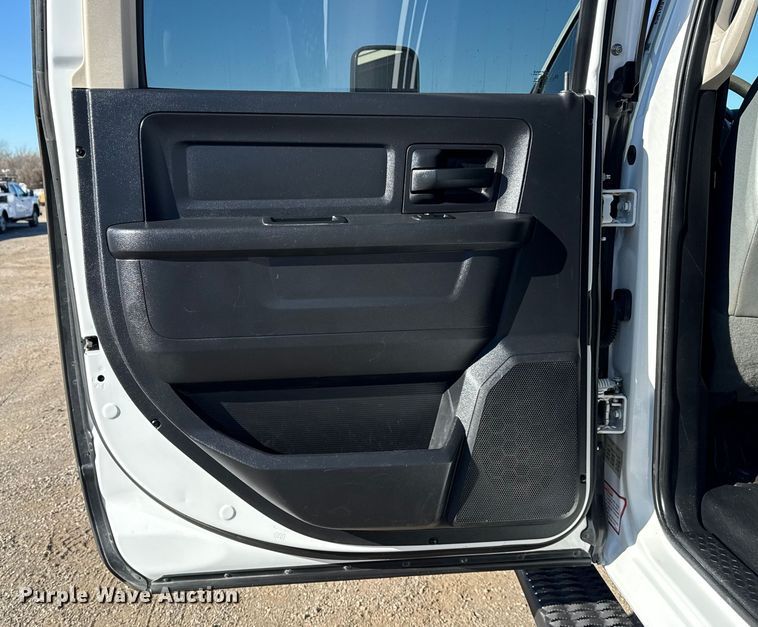 image for item EG1969 2016 Dodge Ram 4500HD Crew Cab flatbed pickup truck