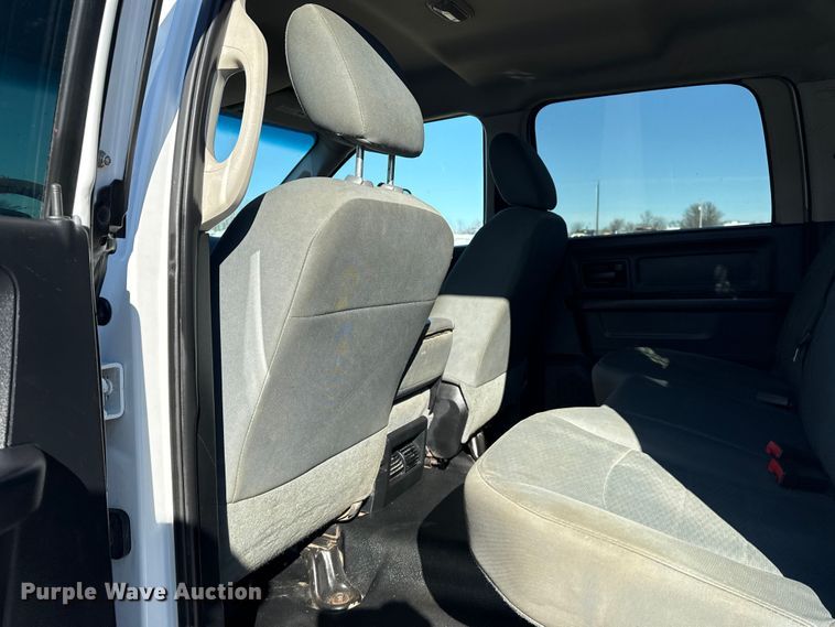 image for item EG1969 2016 Dodge Ram 4500HD Crew Cab flatbed pickup truck