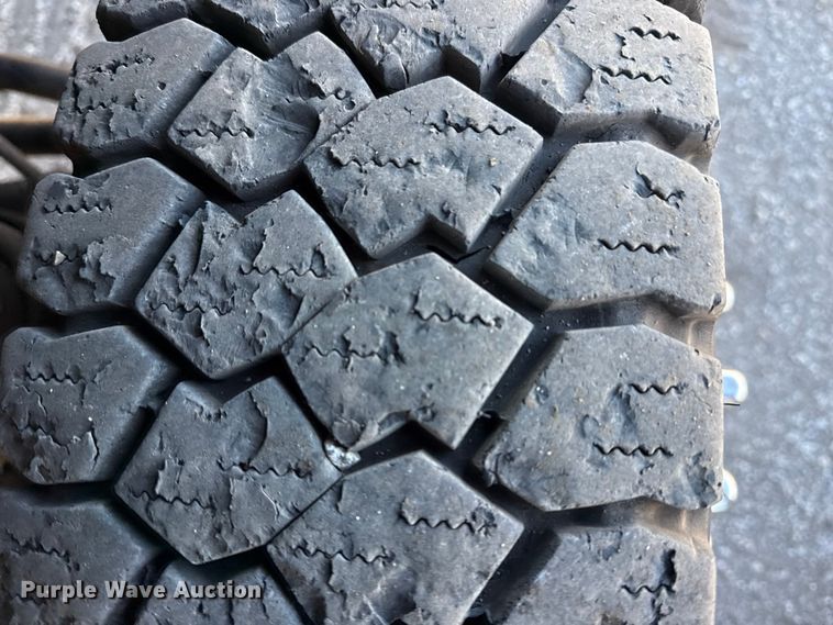 image for item EG1969 2016 Dodge Ram 4500HD Crew Cab flatbed pickup truck