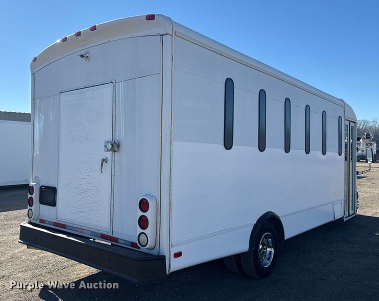 image for item EG1973 2007 Ford E450 Super Duty shuttle bus