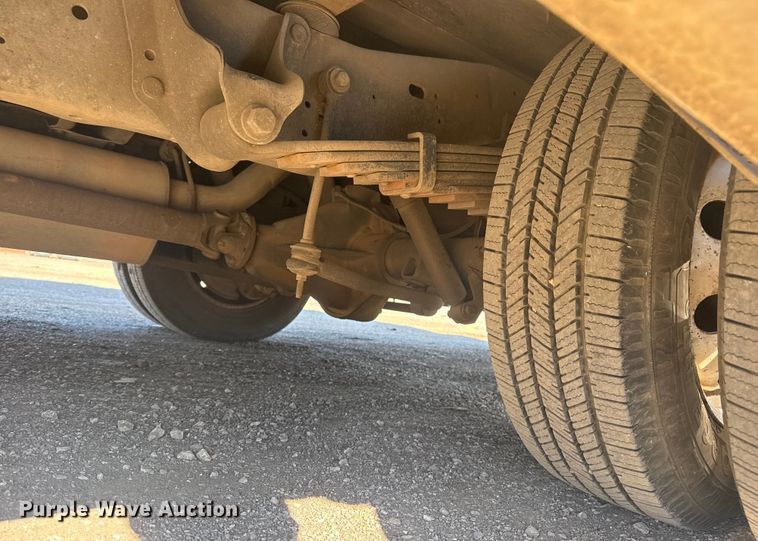 image for item EG1973 2007 Ford E450 Super Duty shuttle bus