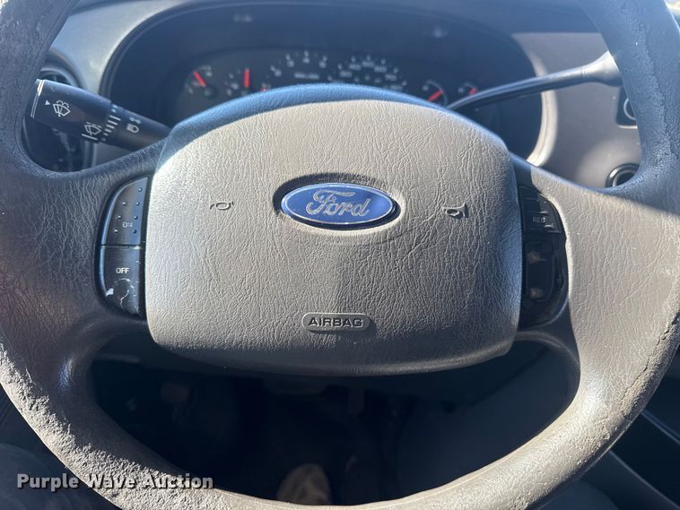 image for item EG1973 2007 Ford E450 Super Duty shuttle bus