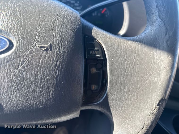 image for item EG1973 2007 Ford E450 Super Duty shuttle bus