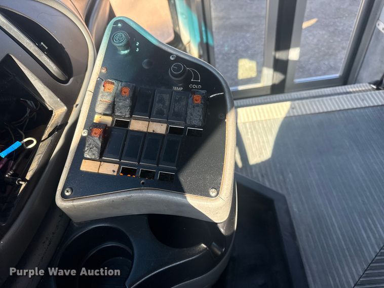 image for item EG1973 2007 Ford E450 Super Duty shuttle bus