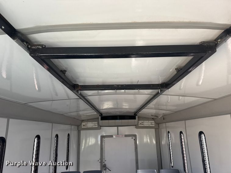 image for item EG1973 2007 Ford E450 Super Duty shuttle bus