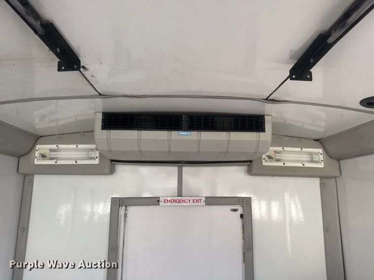 image for item EG1973 2007 Ford E450 Super Duty shuttle bus