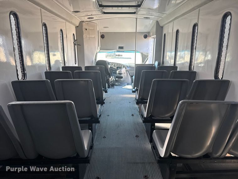 image for item EG1973 2007 Ford E450 Super Duty shuttle bus