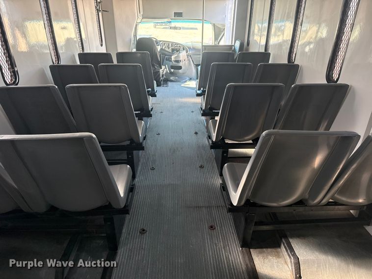 image for item EG1973 2007 Ford E450 Super Duty shuttle bus