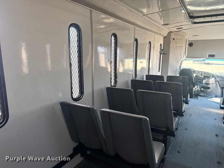 image for item EG1973 2007 Ford E450 Super Duty shuttle bus