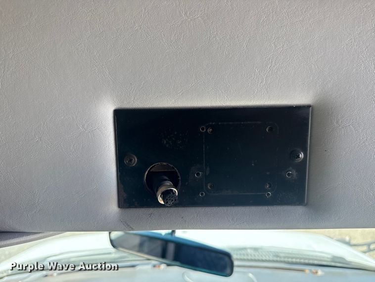 image for item EG1973 2007 Ford E450 Super Duty shuttle bus