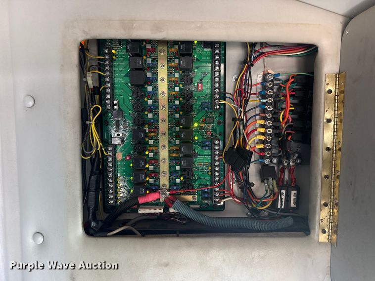 image for item EG1973 2007 Ford E450 Super Duty shuttle bus