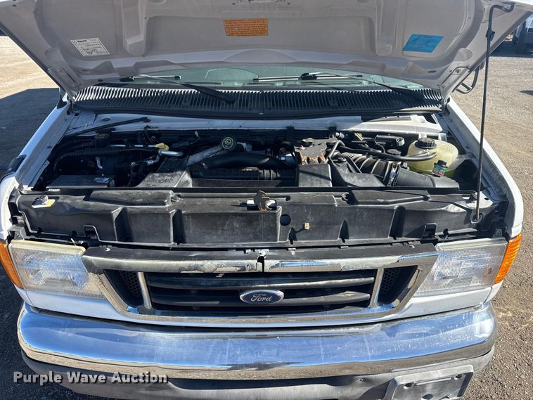 image for item EG1973 2007 Ford E450 Super Duty shuttle bus