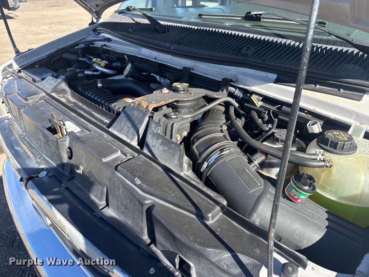 image for item EG1973 2007 Ford E450 Super Duty shuttle bus