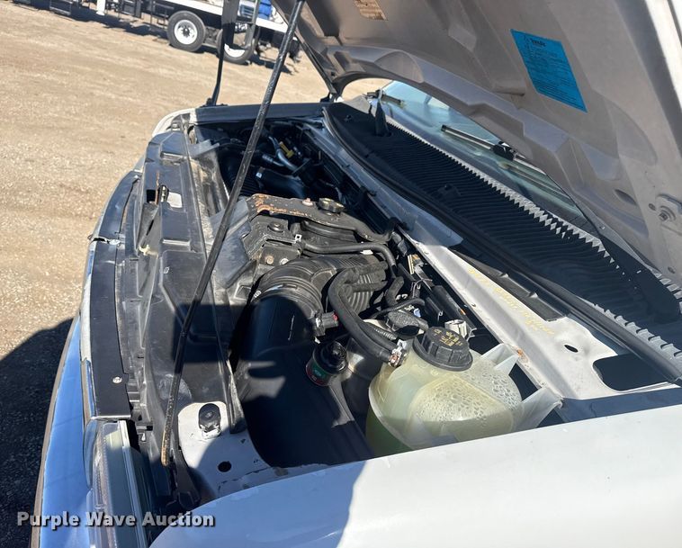 image for item EG1973 2007 Ford E450 Super Duty shuttle bus