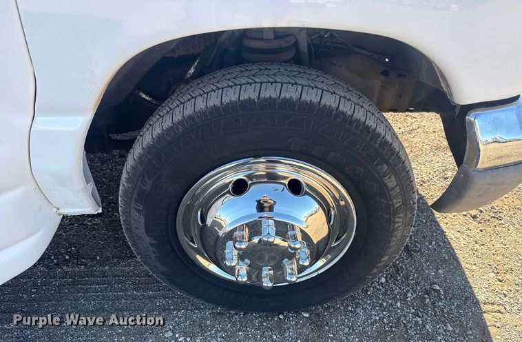 image for item EG1973 2007 Ford E450 Super Duty shuttle bus