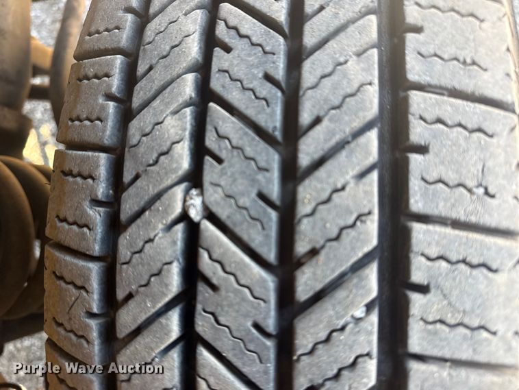 image for item EG1973 2007 Ford E450 Super Duty shuttle bus