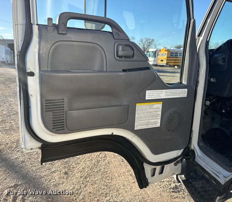 image for item EG1978 2007 Isuzu NQR box truck