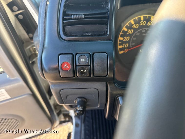 image for item EG1978 2007 Isuzu NQR box truck