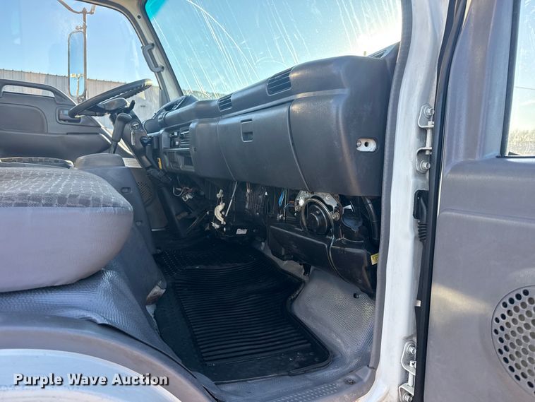 image for item EG1978 2007 Isuzu NQR box truck