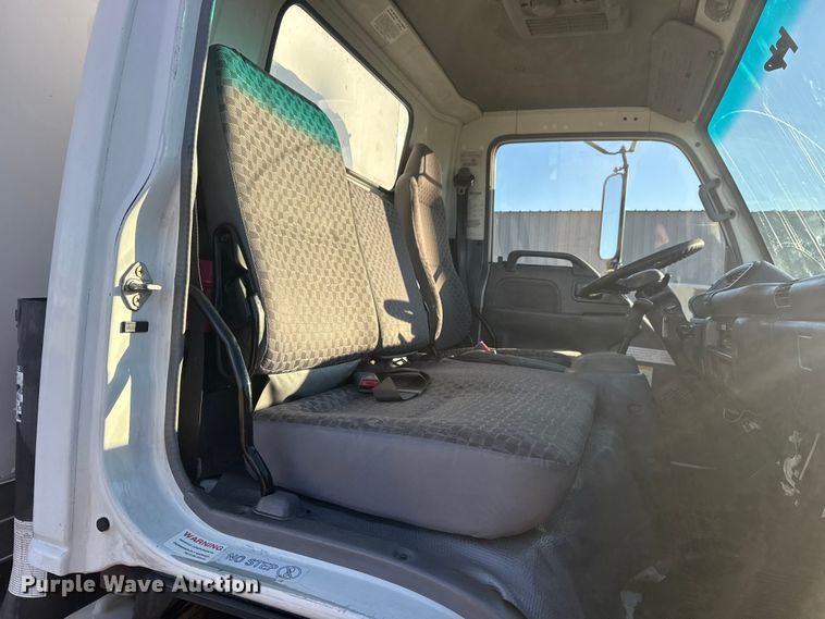 image for item EG1978 2007 Isuzu NQR box truck