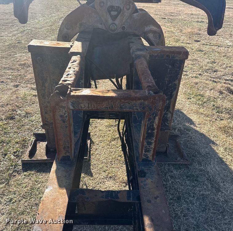 image for item EG1979 2015 Caterpillar 2384C log loader