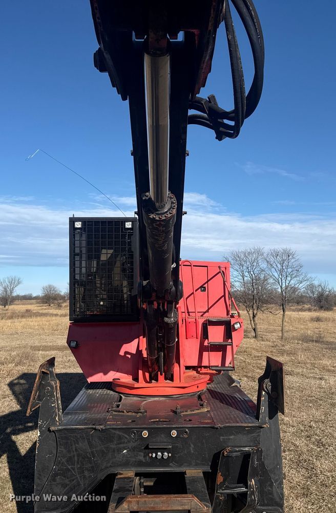 image for item EG1979 2015 Caterpillar 2384C log loader