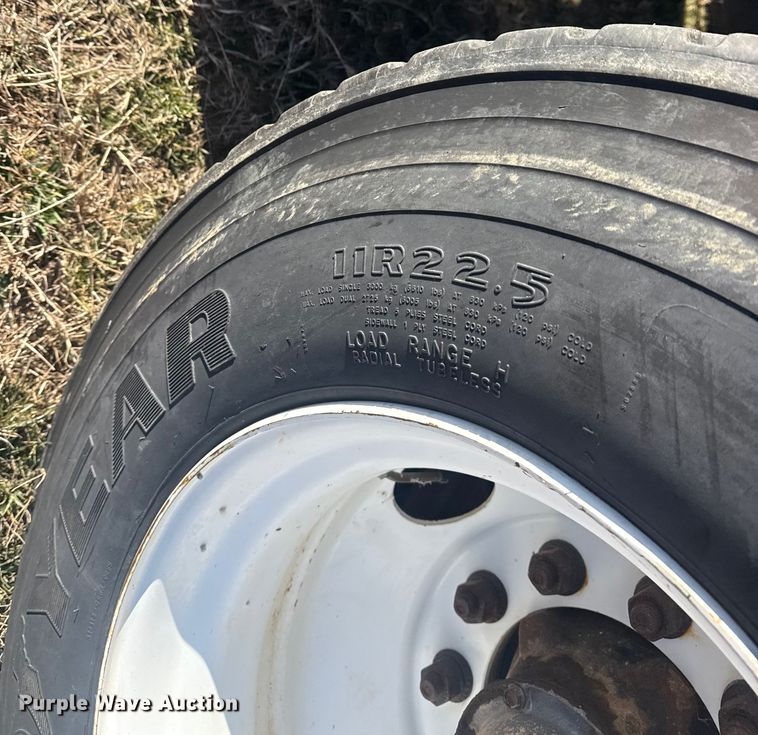 image for item EG1979 2015 Caterpillar 2384C log loader