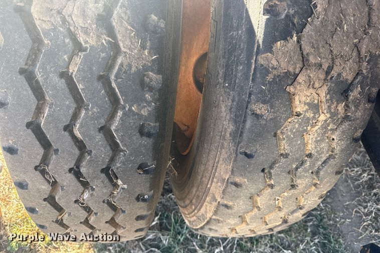 image for item EG1979 2015 Caterpillar 2384C log loader