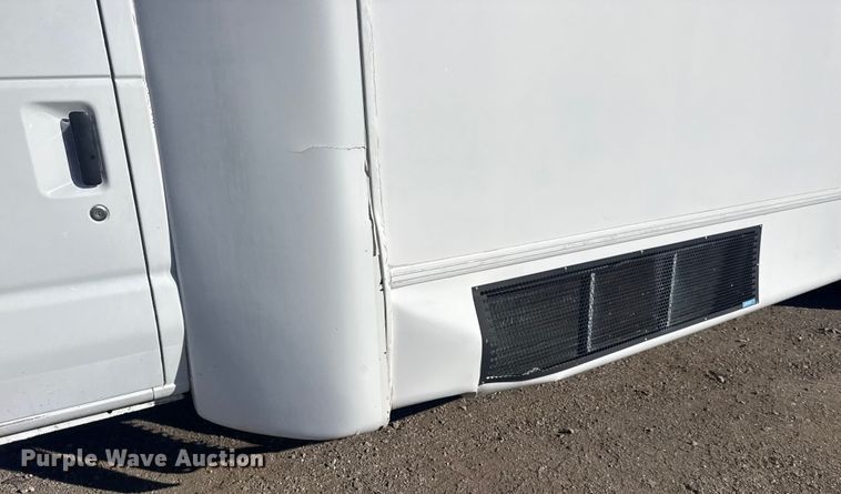 image for item EG1994 2007 Ford E450 Super Duty shuttle bus