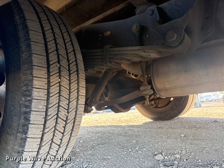 image for item EG1994 2007 Ford E450 Super Duty shuttle bus