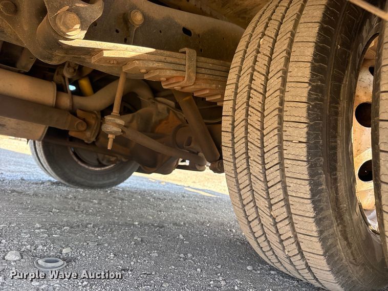 image for item EG1994 2007 Ford E450 Super Duty shuttle bus