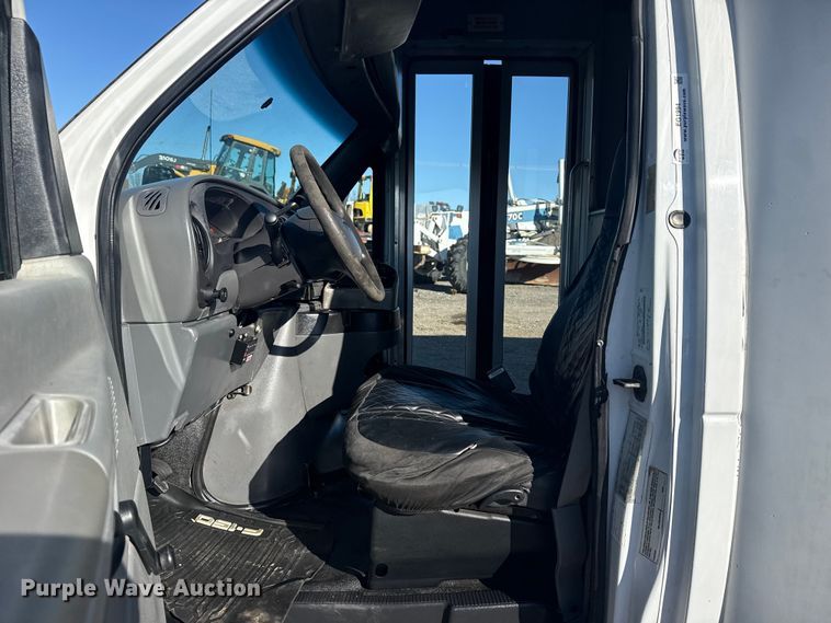 image for item EG1994 2007 Ford E450 Super Duty shuttle bus