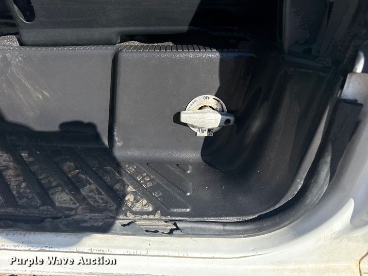 image for item EG1994 2007 Ford E450 Super Duty shuttle bus