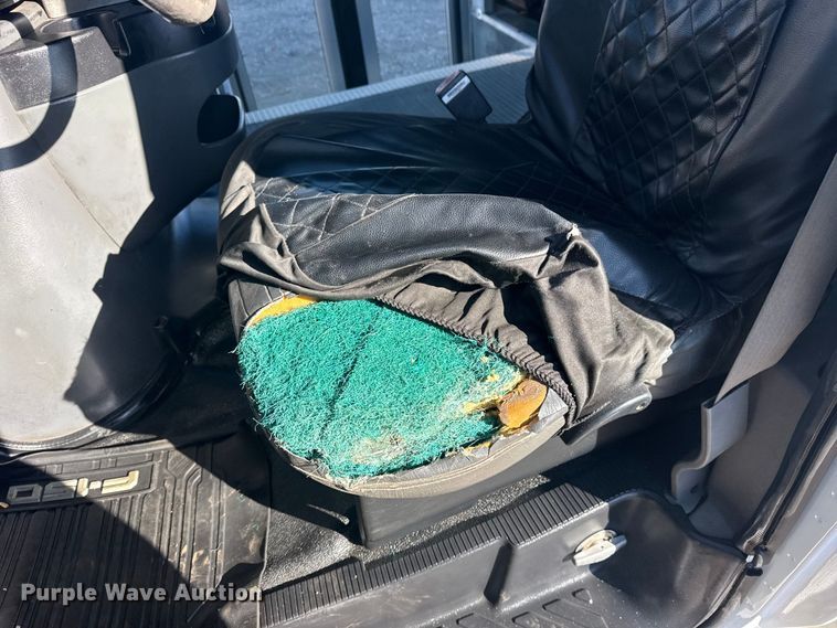 image for item EG1994 2007 Ford E450 Super Duty shuttle bus