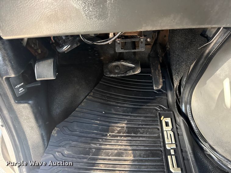 image for item EG1994 2007 Ford E450 Super Duty shuttle bus