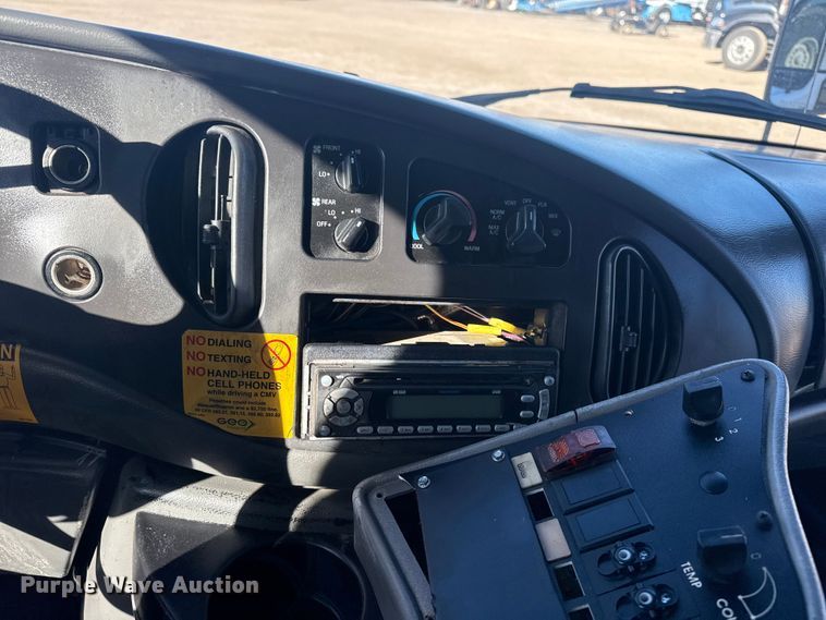 image for item EG1994 2007 Ford E450 Super Duty shuttle bus