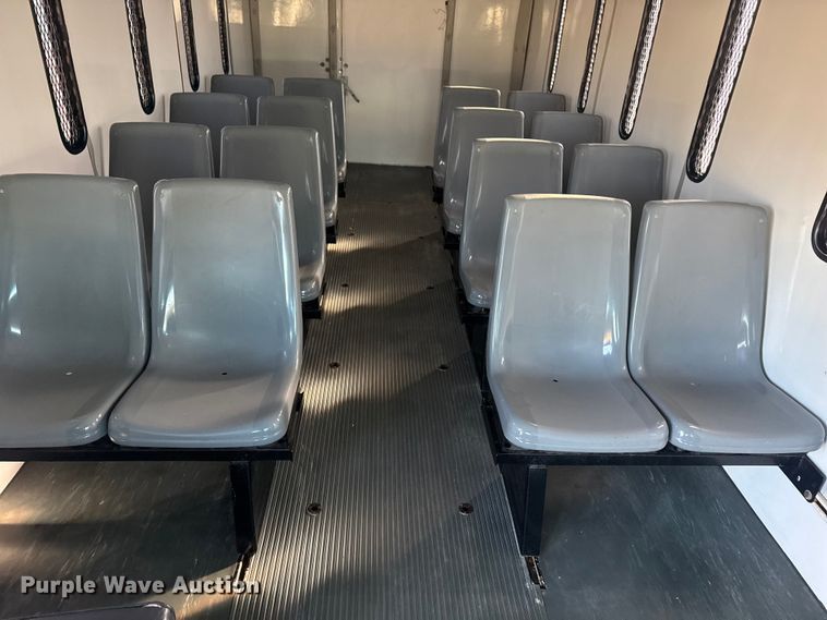 image for item EG1994 2007 Ford E450 Super Duty shuttle bus