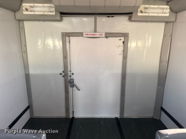 image for item EG1994 2007 Ford E450 Super Duty shuttle bus