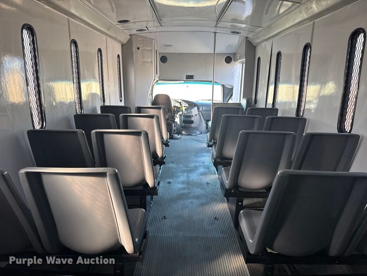 image for item EG1994 2007 Ford E450 Super Duty shuttle bus